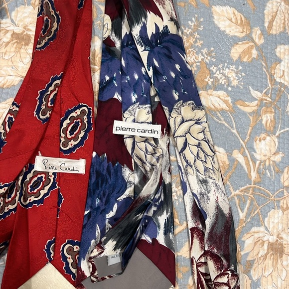 3 Pierre Cardin ties; 2 vintage and 1 silk - Picture 4 of 6